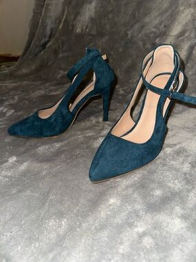 Teal Blue Pointed-Toe ankle Strap Heels